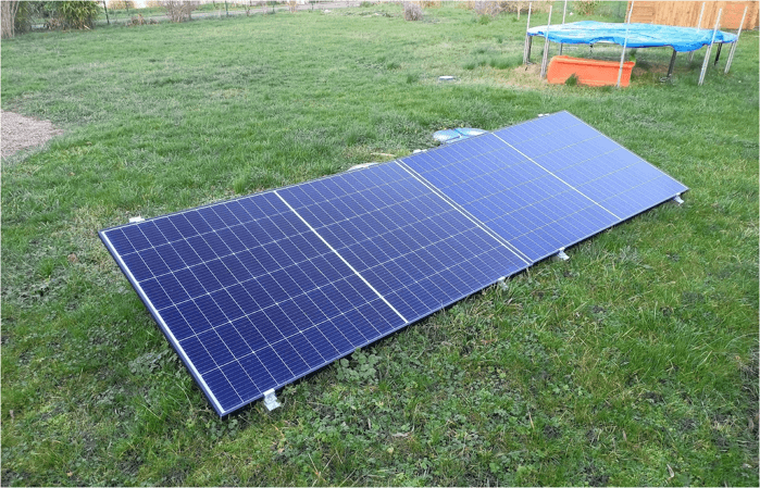 deux panneaux solaires en kit