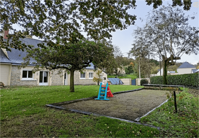 jardin avec kit panneau solaire au sol