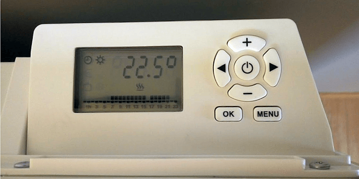 panneau de commande avec thermostat et programmation