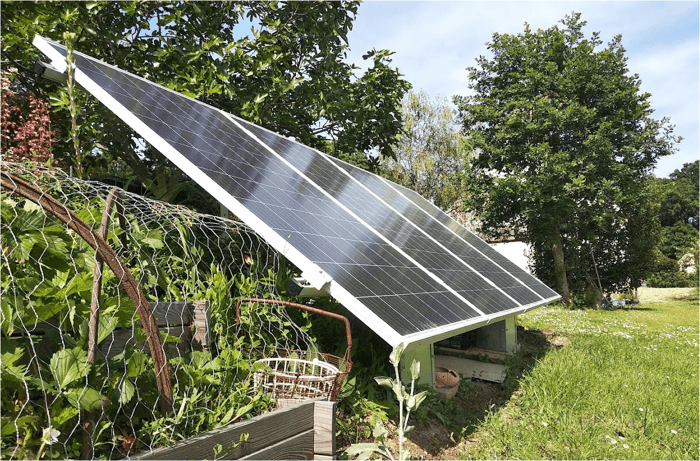 panneau solaire posé au sol à moins de 1m80