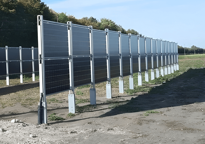 champ de panneaux solaires bifaciaux posés verticalement