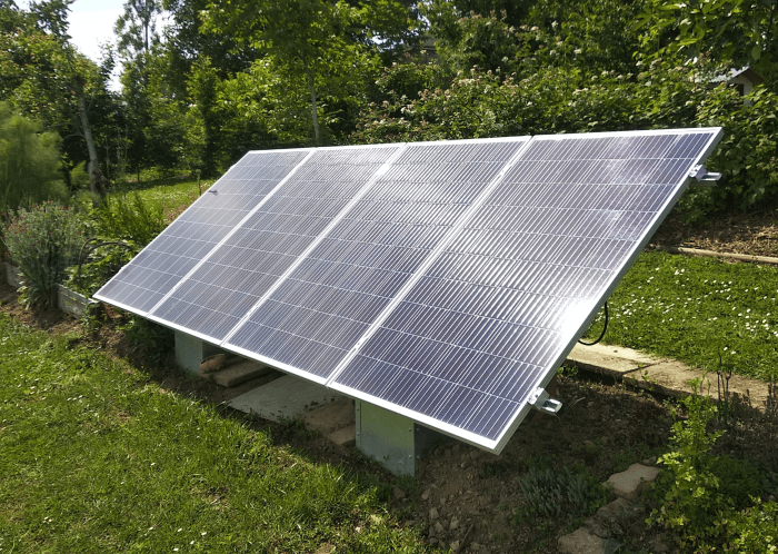 quatre panneaux solaires en autoconsommation
